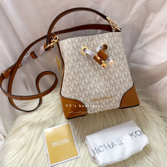 NWT Michael Kors Mercer Gallery XS Leather Bucket Crossbody Bag